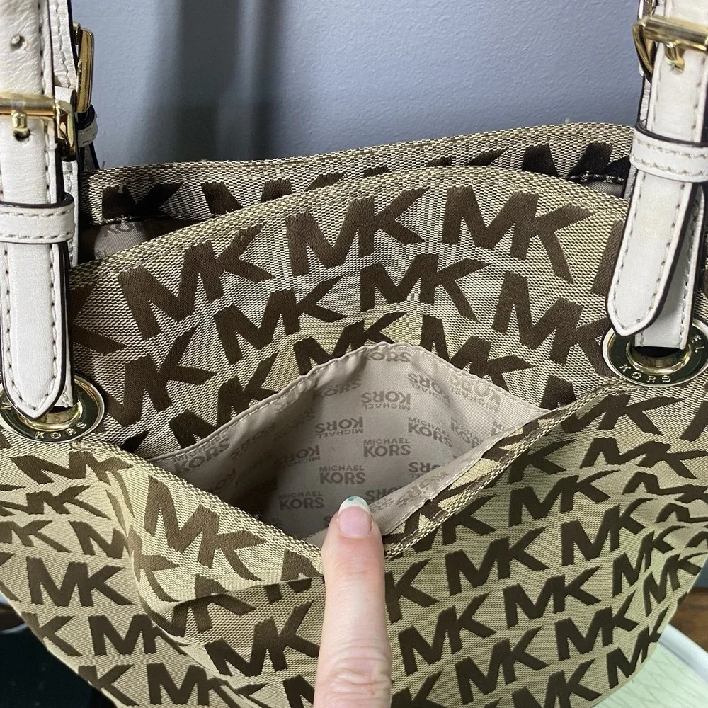 Michael Kors Womens Signature Jet Set Canvas Tote tan and gold. EUC 10x15x6